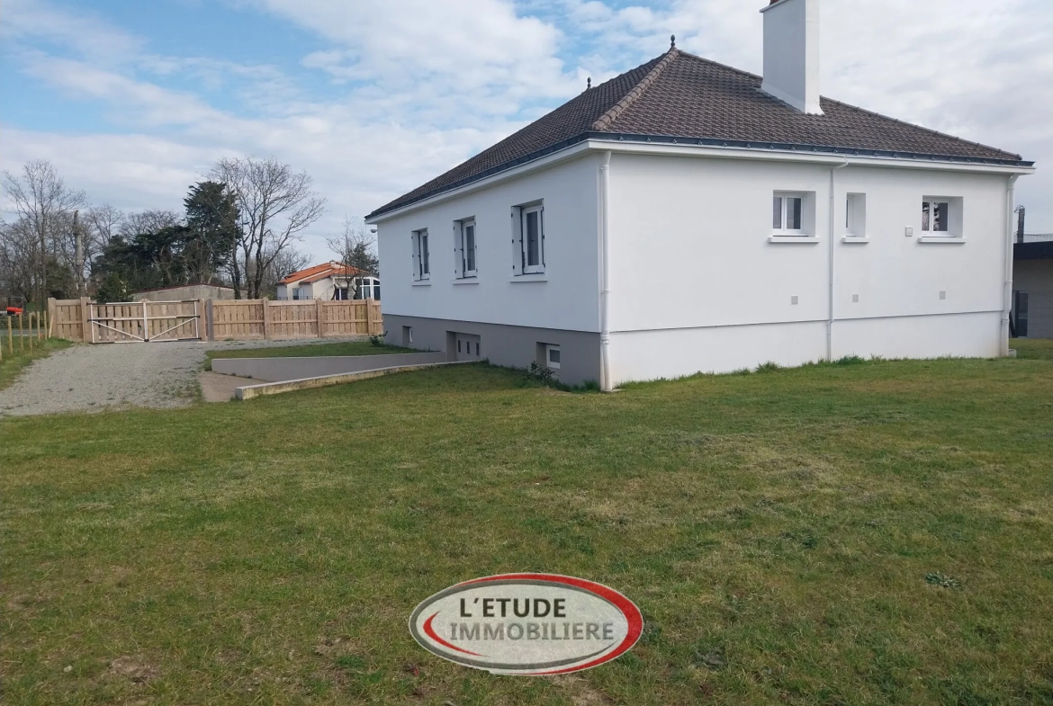 Maison rénovée en 2024 à Légé - 133 m² habitables + annexes, terrain clos 1082 m² 