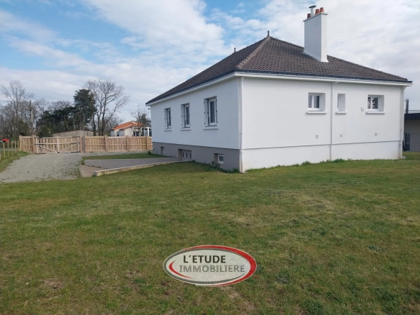 Maison rénovée en 2024 à Légé - 133 m² habitables + annexes, terrain clos 1082 m²