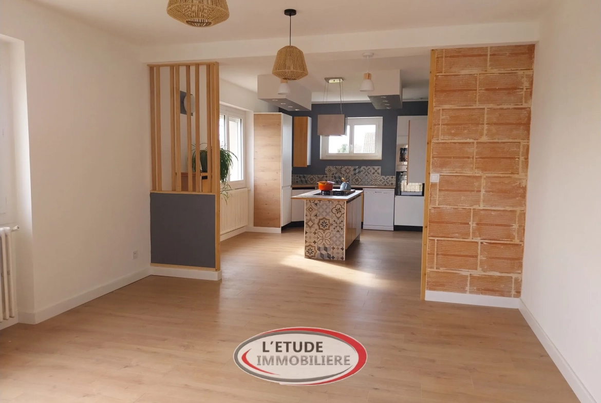 Maison rénovée en 2024 à Légé - 133 m² habitables + annexes, terrain clos 1082 m² 