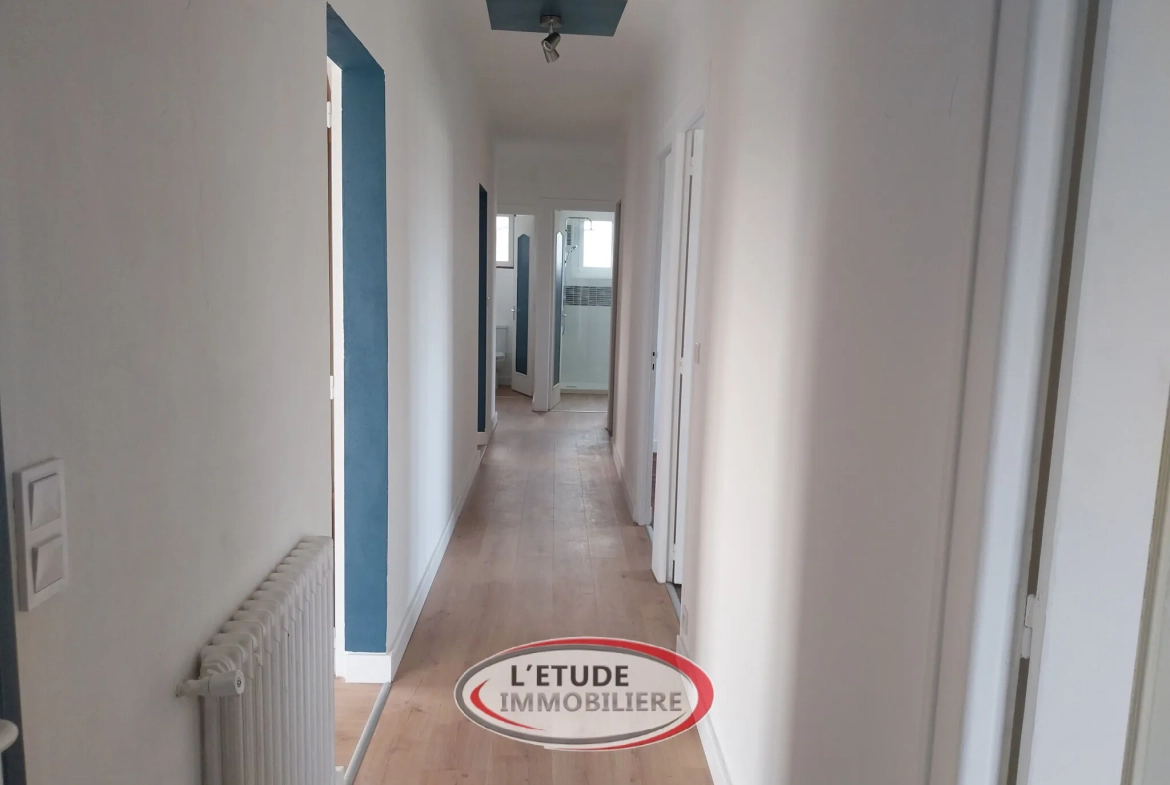 Maison rénovée en 2024 à Légé - 133 m² habitables + annexes, terrain clos 1082 m² 