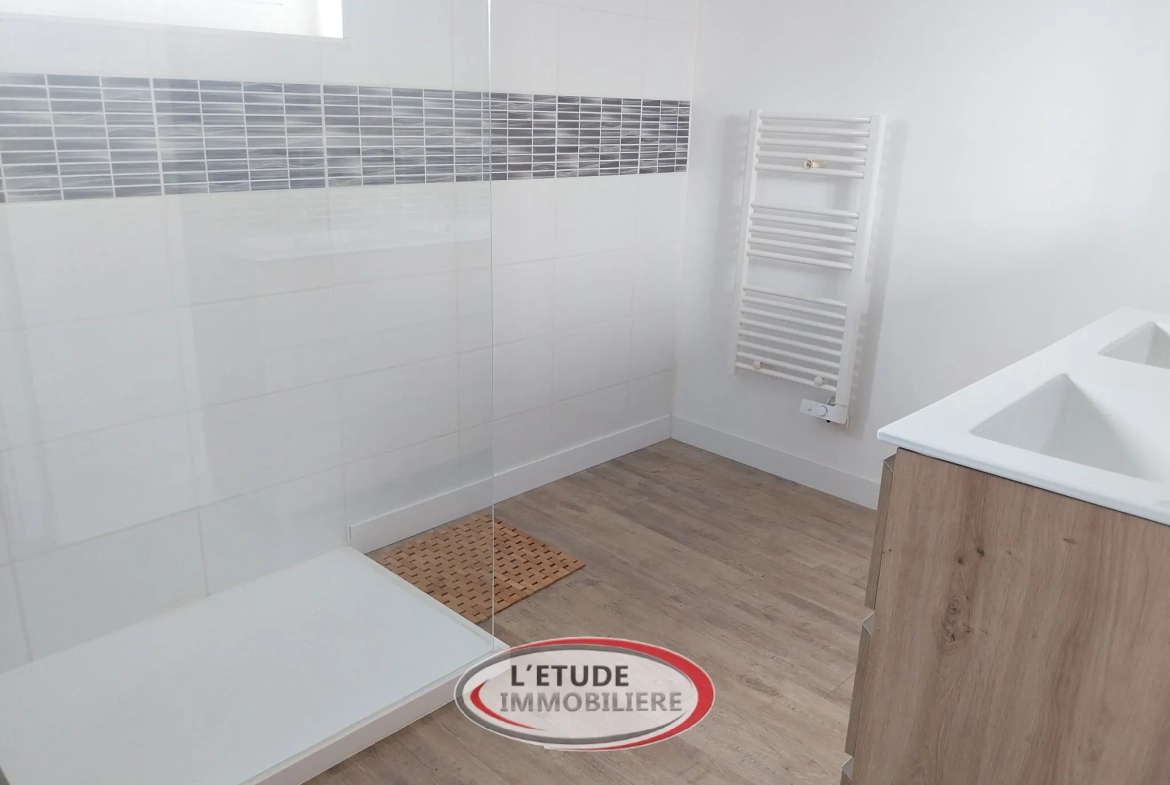 Maison rénovée en 2024 à Légé - 133 m² habitables + annexes, terrain clos 1082 m² 