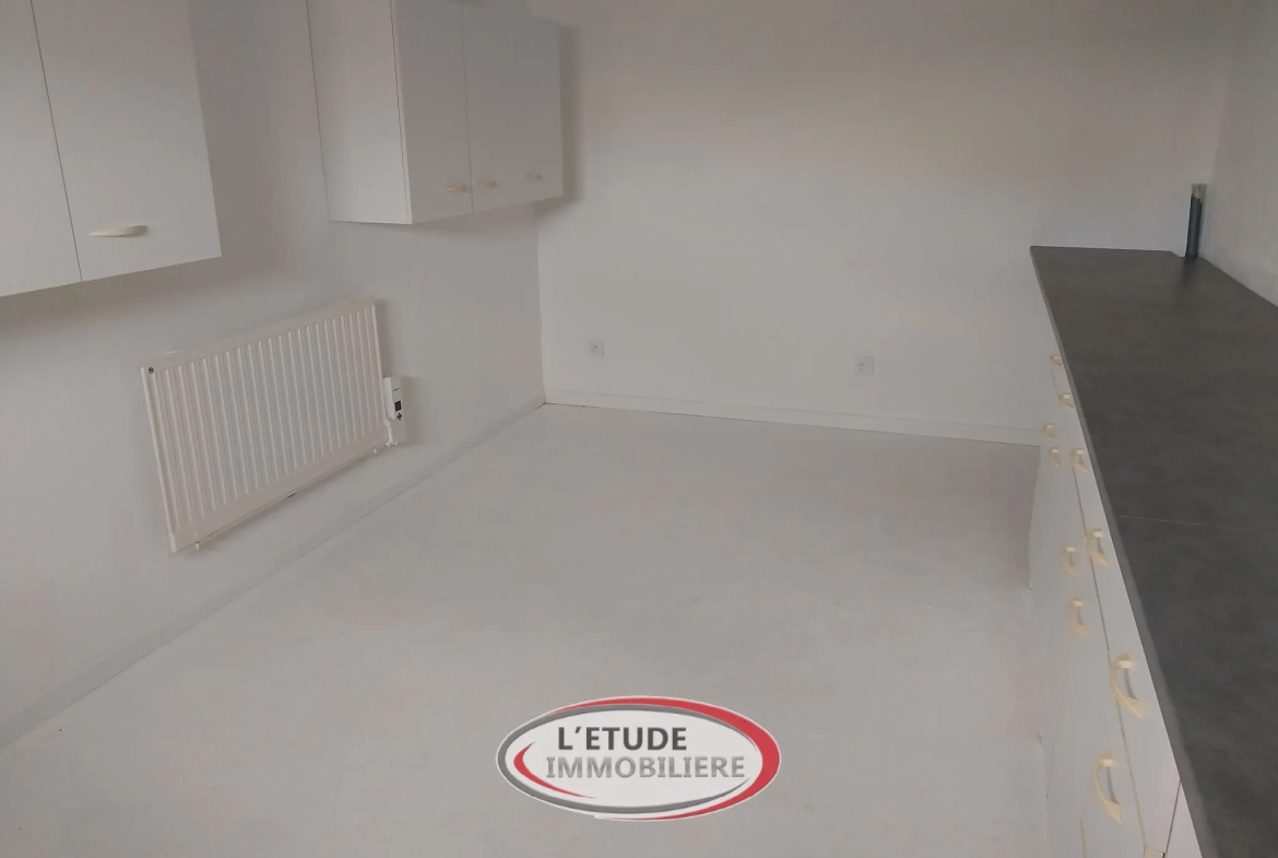 Maison rénovée en 2024 à Légé - 133 m² habitables + annexes, terrain clos 1082 m² 