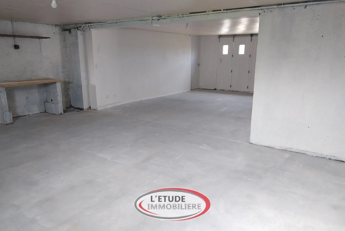 Maison rénovée en 2024 à Légé - 133 m² habitables + annexes, terrain clos 1082 m² 