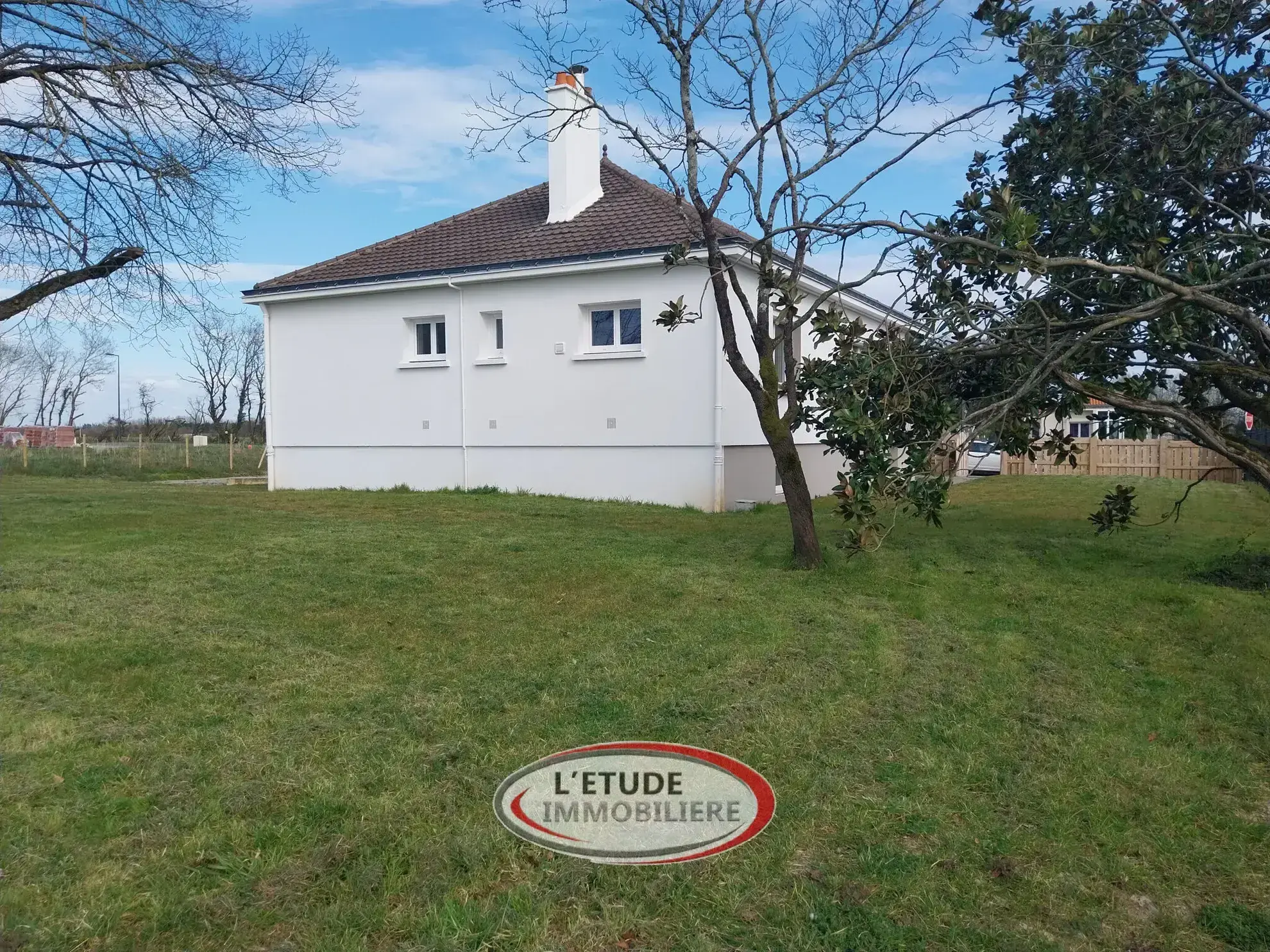 Maison rénovée en 2024 à Légé - 133 m² habitables + annexes, terrain clos 1082 m² 