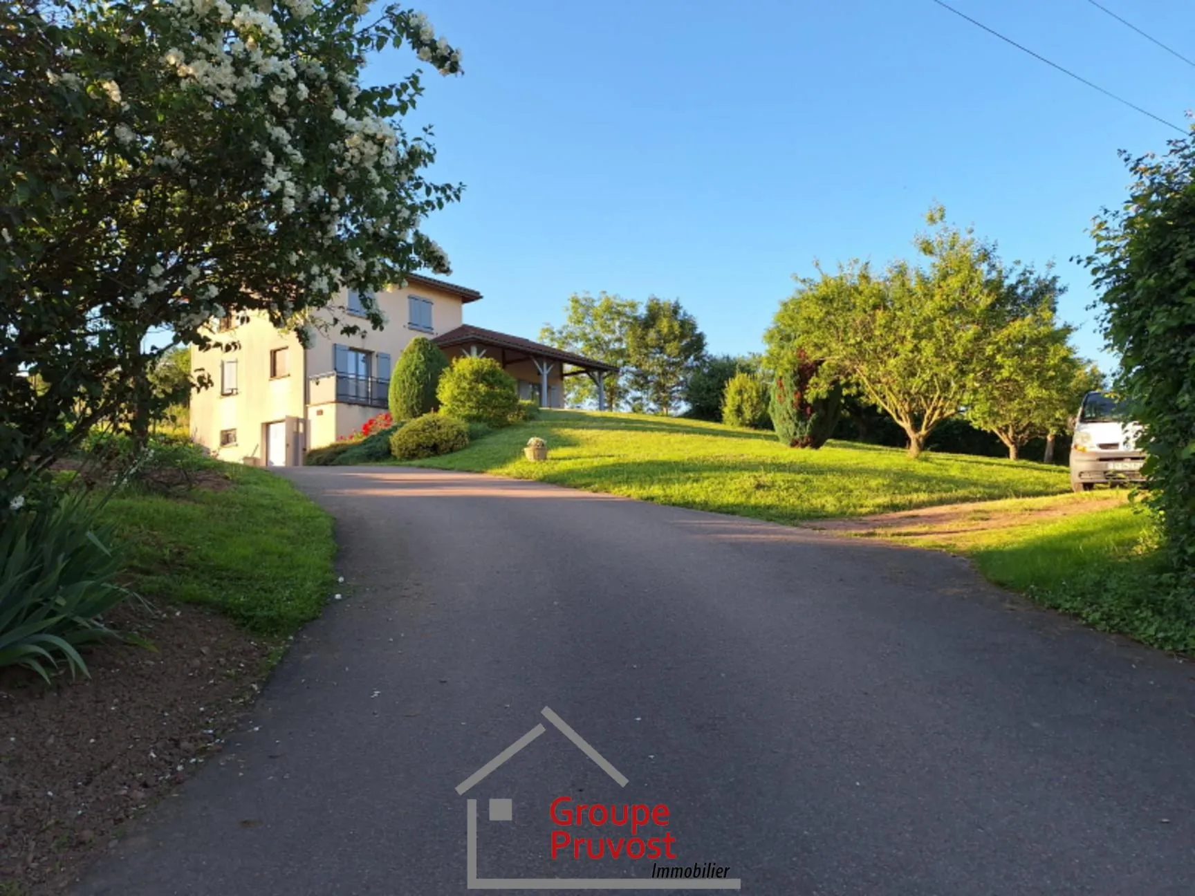 Belle villa 4 chambres à Matour avec grand jardin et garage - Opportunité rare 