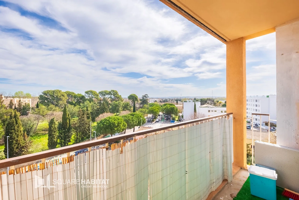 Appartement T4 à vendre à Salon de Provence - Résidence Guynemer, 3 chambres, balcon, cave 