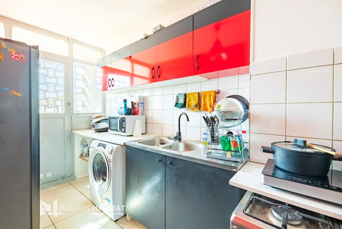 Appartement T4 à vendre à Salon de Provence - Résidence Guynemer, 3 chambres, balcon, cave 