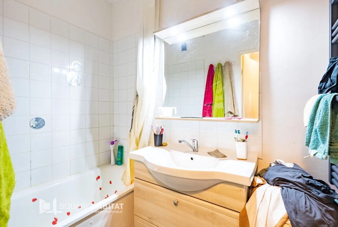 Appartement T4 à vendre à Salon de Provence - Résidence Guynemer, 3 chambres, balcon, cave 