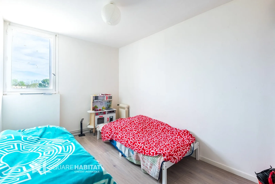 Appartement T4 à vendre à Salon de Provence - Résidence Guynemer, 3 chambres, balcon, cave 