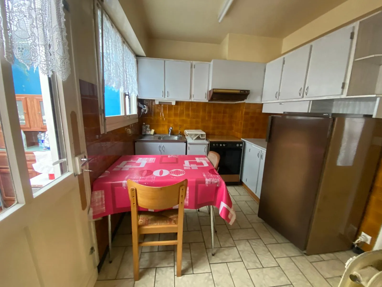 Maison à vendre à Moreuil avec jardin, 3 chambres, garage et quartier calme 