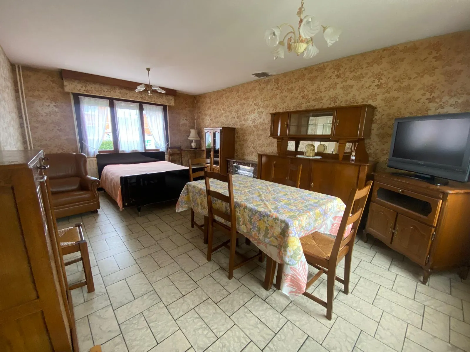 Maison à vendre à Moreuil avec jardin, 3 chambres, garage et quartier calme 