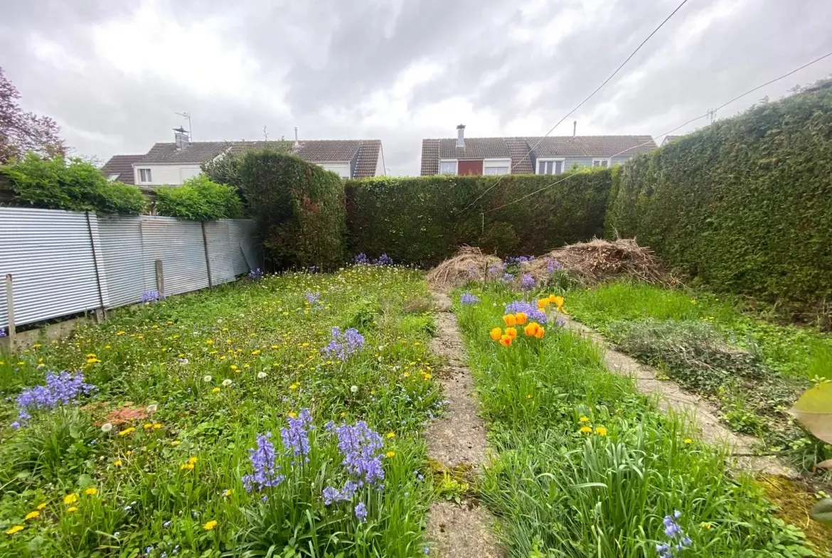 Maison à vendre à Moreuil avec jardin, 3 chambres, garage et quartier calme 