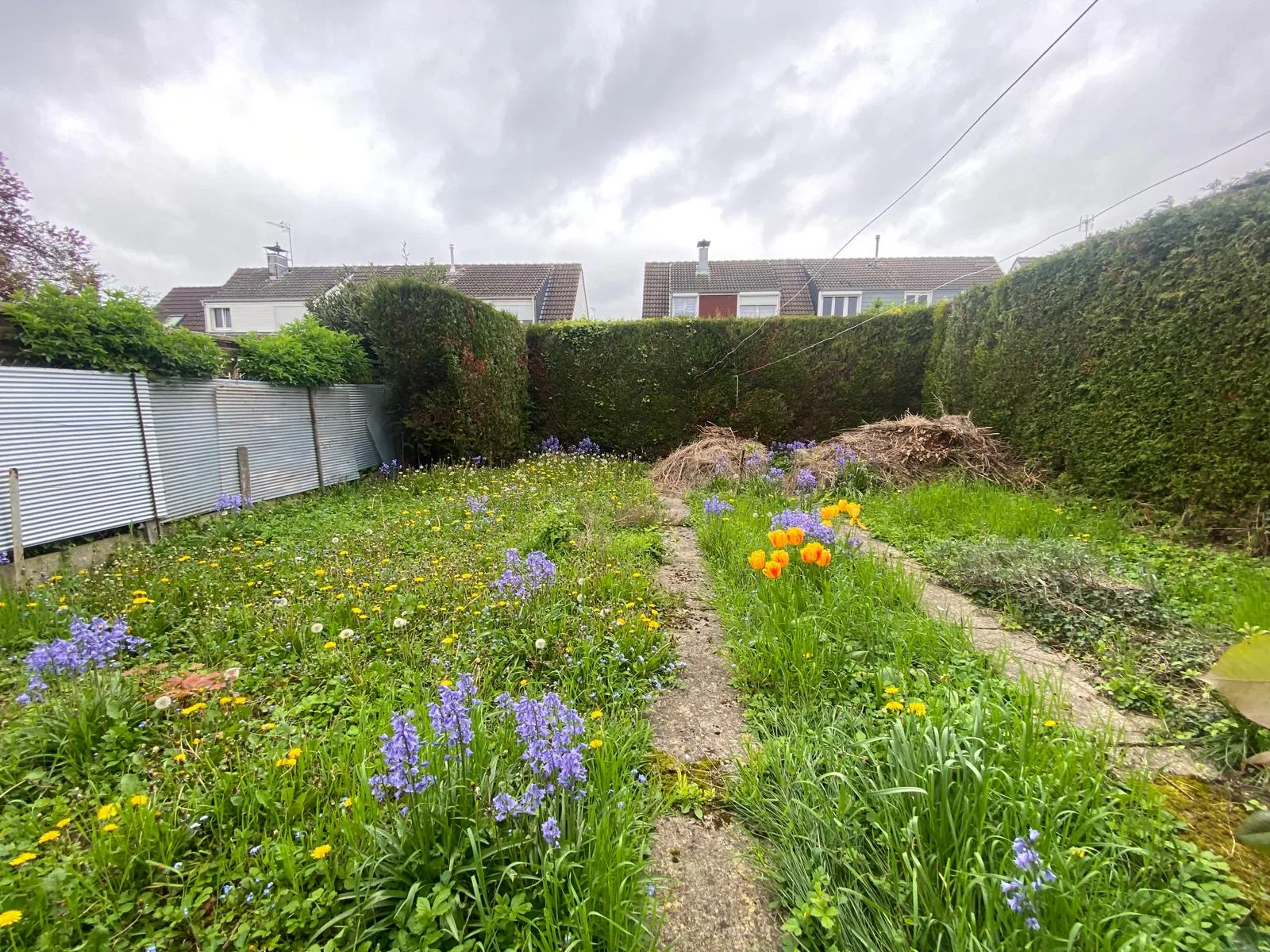 Maison à vendre à Moreuil avec jardin, 3 chambres, garage et quartier calme 