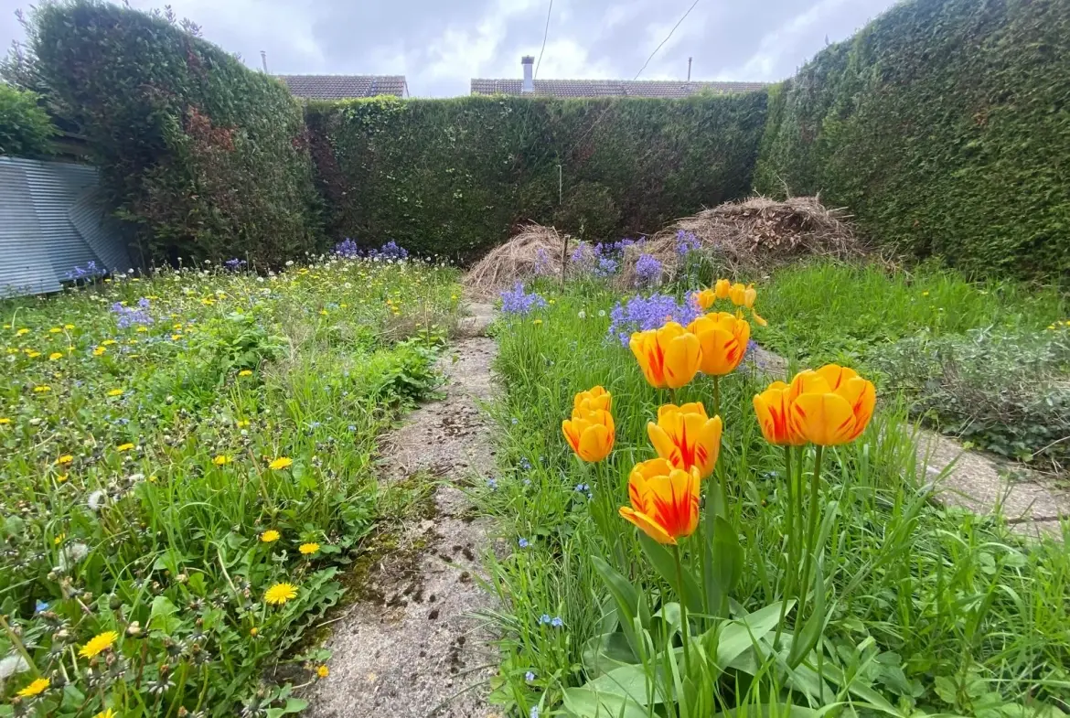 Maison à vendre à Moreuil avec jardin, 3 chambres, garage et quartier calme 