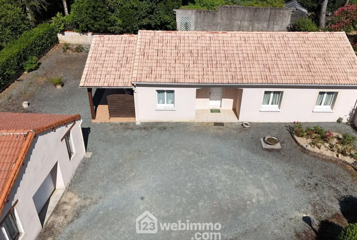 Belle maison de plain-pied de 101 m² à Saint-Pardoux avec garage et terrasse 