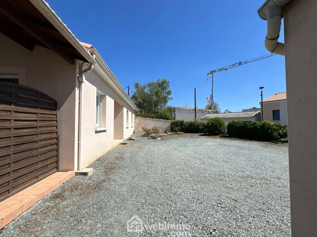 Belle maison de plain-pied de 101 m² à Saint-Pardoux avec garage et terrasse 