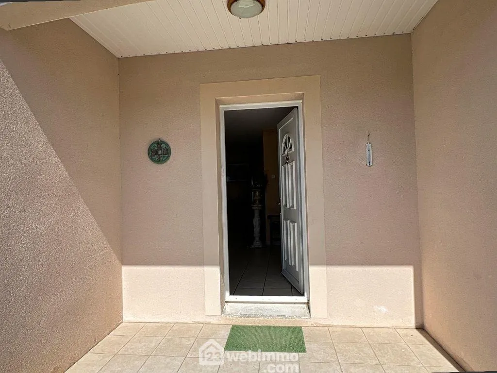 Belle maison de plain-pied de 101 m² à Saint-Pardoux avec garage et terrasse 