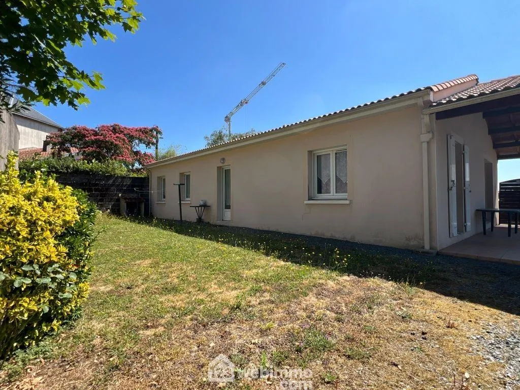 Belle maison de plain-pied de 101 m² à Saint-Pardoux avec garage et terrasse 