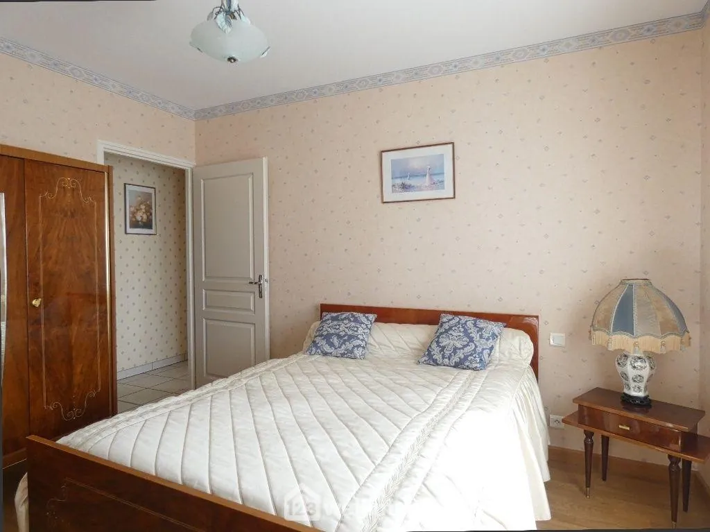 Belle maison de plain-pied de 101 m² à Saint-Pardoux avec garage et terrasse 