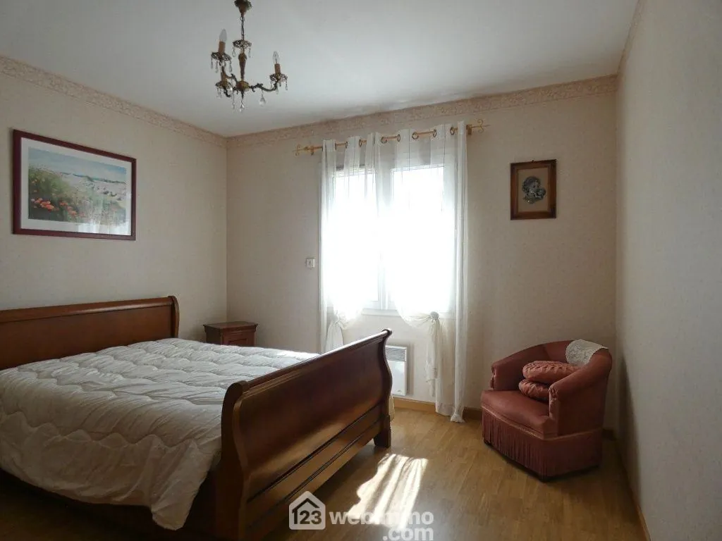 Belle maison de plain-pied de 101 m² à Saint-Pardoux avec garage et terrasse 