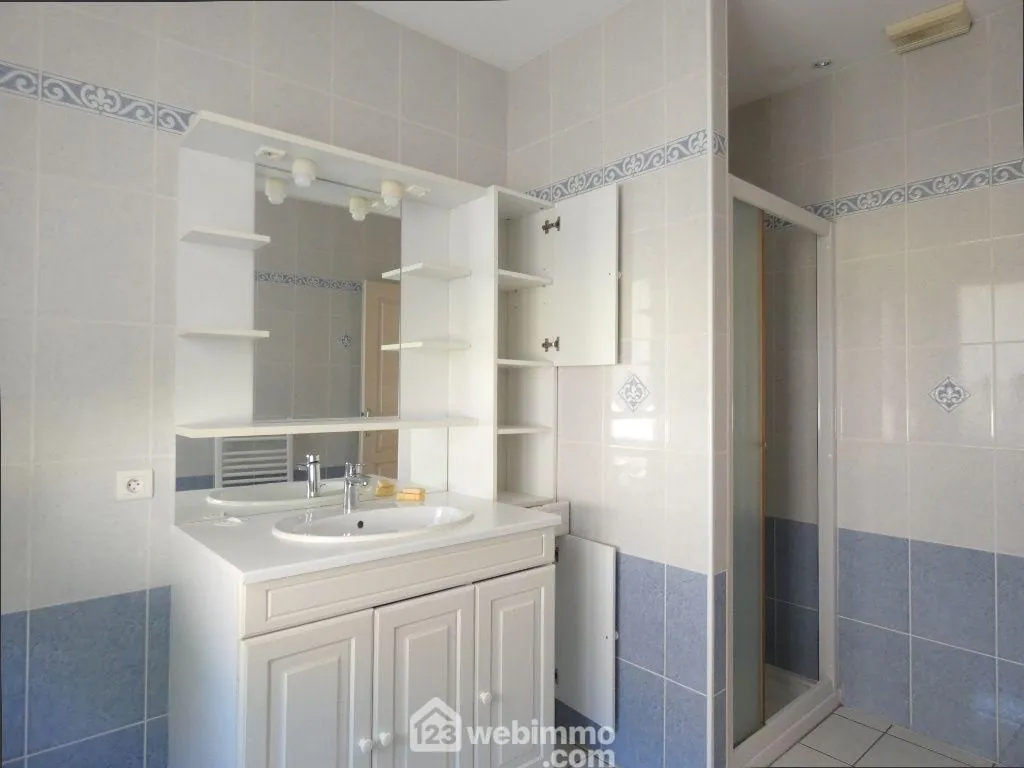Belle maison de plain-pied de 101 m² à Saint-Pardoux avec garage et terrasse 