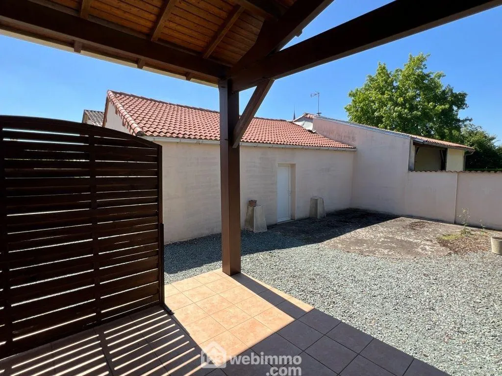 Belle maison de plain-pied de 101 m² à Saint-Pardoux avec garage et terrasse 