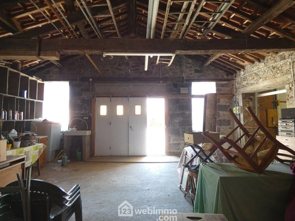 Belle maison de plain-pied de 101 m² à Saint-Pardoux avec garage et terrasse 