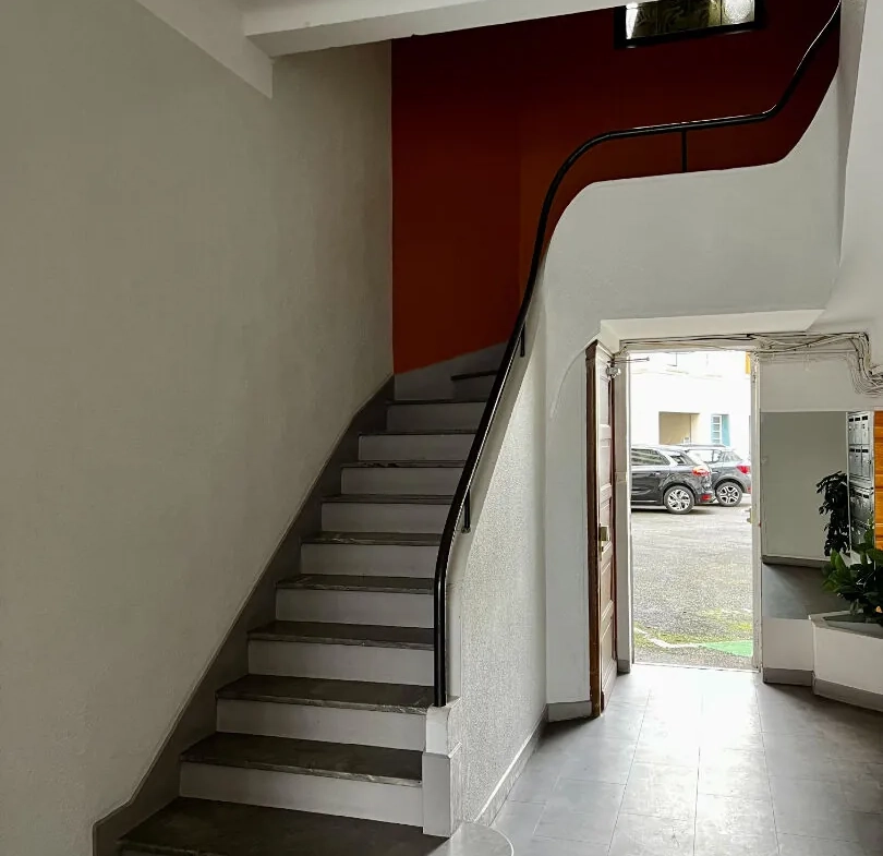 Appartement T3 de 77 m² à Pau avec balcon, cave et parking à vendre 