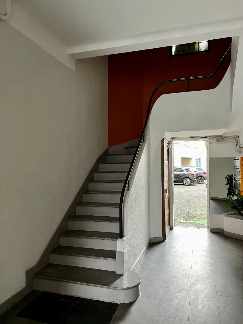Appartement T3 de 77 m² à Pau avec balcon, cave et parking à vendre 