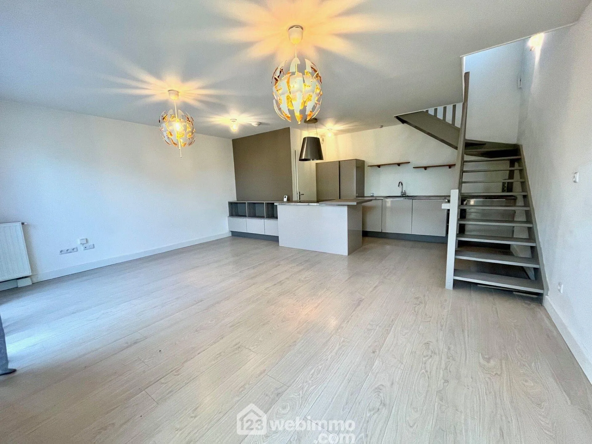 Charmant duplex de 63m² à Bruges avec jardin et parking privé 