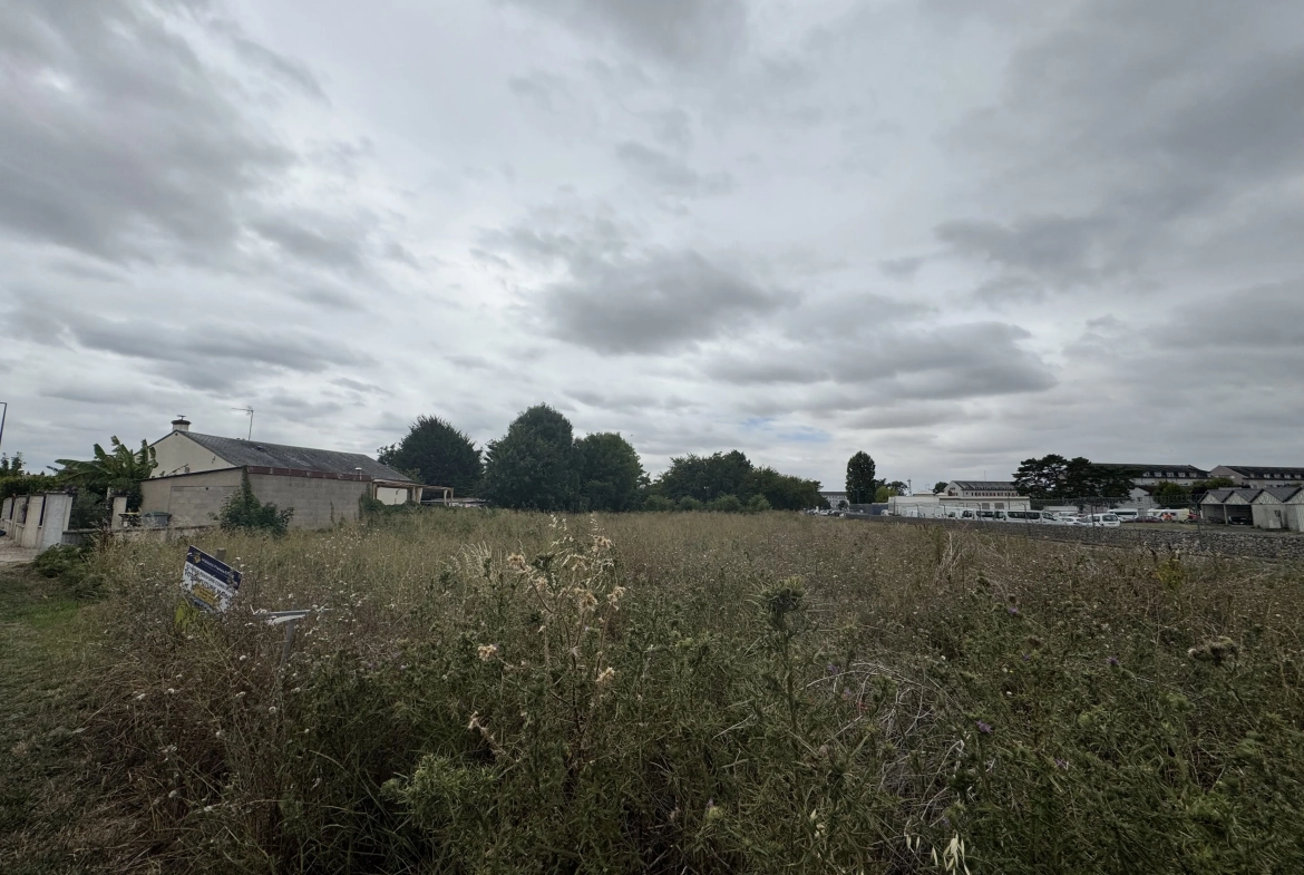 Terrain constructible de 1122 m² à Boulay-les-Barres, charmant environnement 
