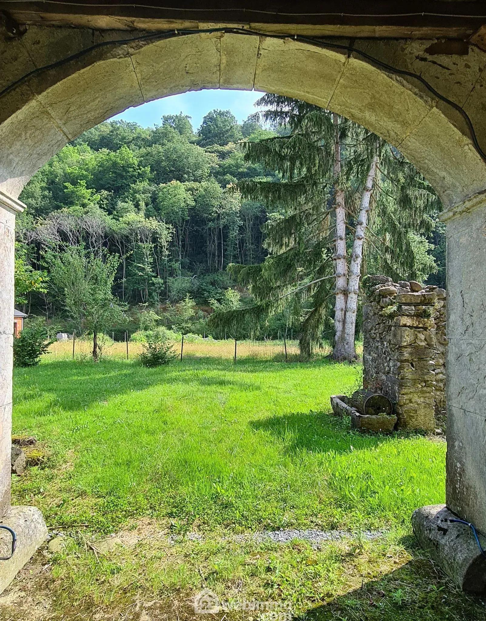 Belle propriété à Montaut avec vue sur les Pyrénées, grand terrain et potentiel de rénovation 