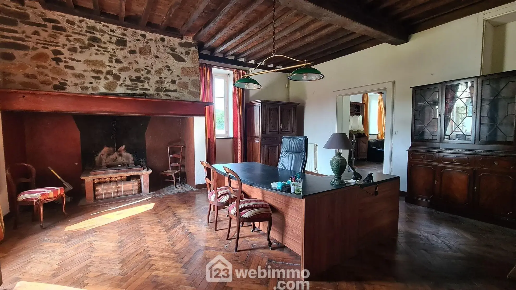 Belle propriété à Montaut avec vue sur les Pyrénées, grand terrain et potentiel de rénovation 