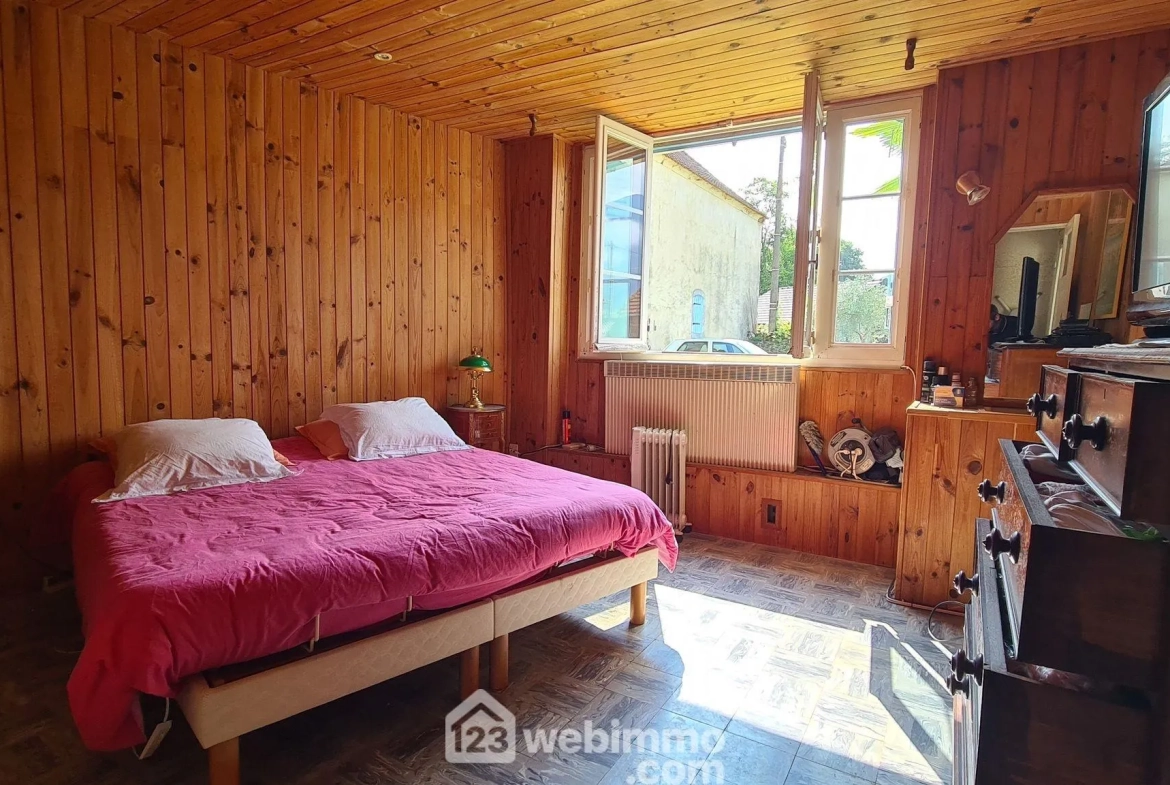 Belle propriété à Montaut avec vue sur les Pyrénées, grand terrain et potentiel de rénovation 