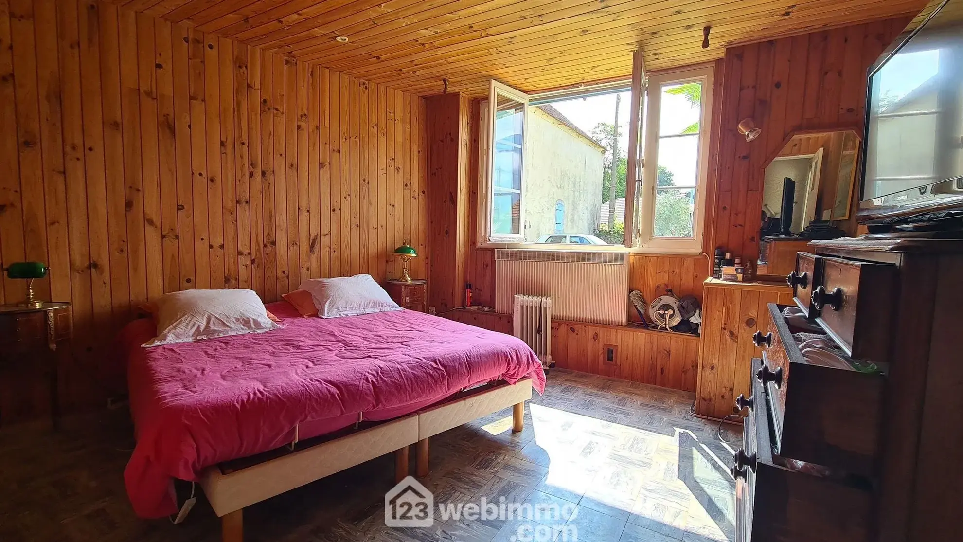 Belle propriété à Montaut avec vue sur les Pyrénées, grand terrain et potentiel de rénovation 