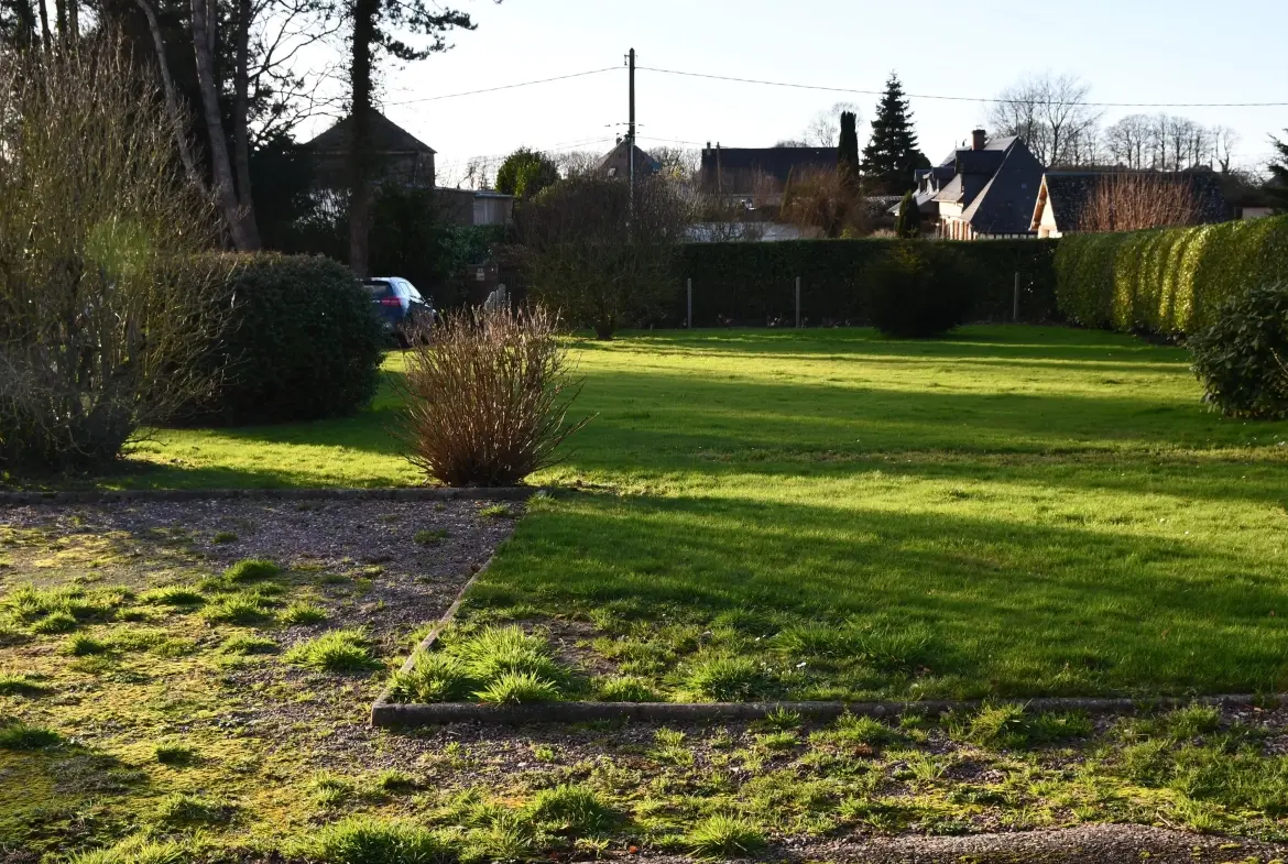 Terrain à bâtir de 870 m² à Campagne de Valmont, calme et borné 
