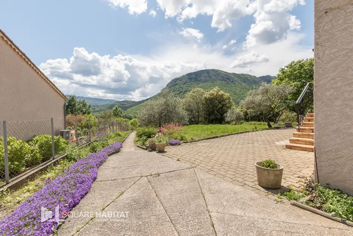 Maison 110 m² avec jardin à Laragne Monteglin - 3 chambres, sous-sol, véranda 