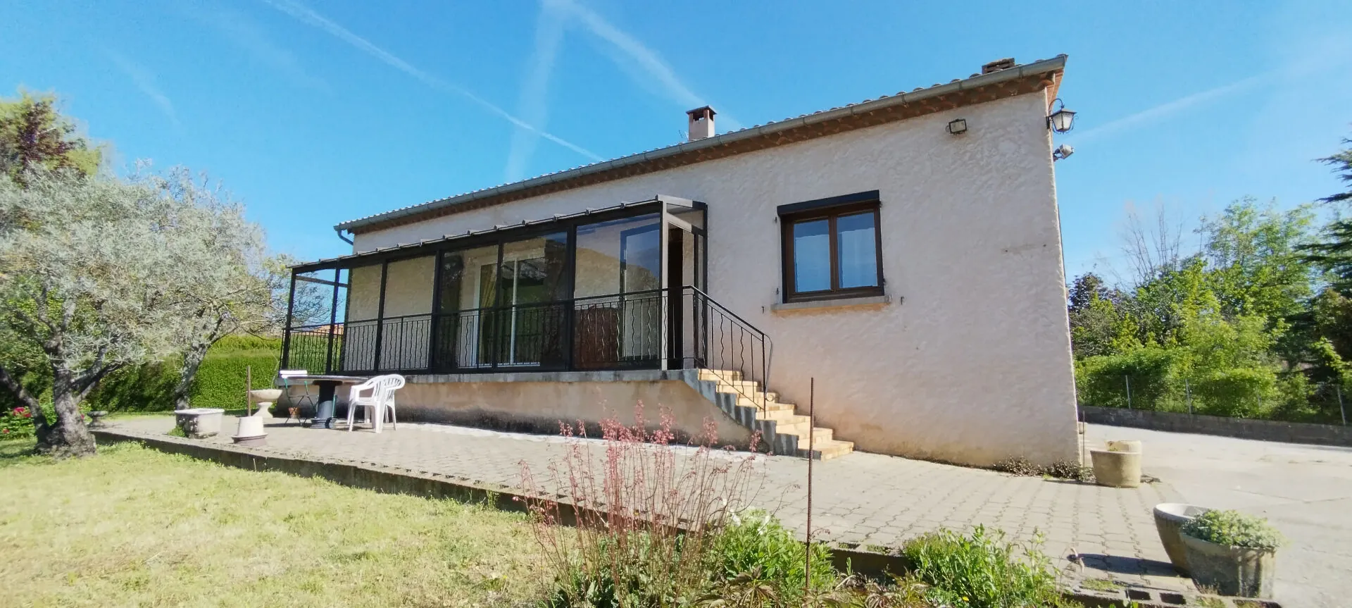 Maison 110 m² avec jardin à Laragne Monteglin - 3 chambres, sous-sol, véranda 