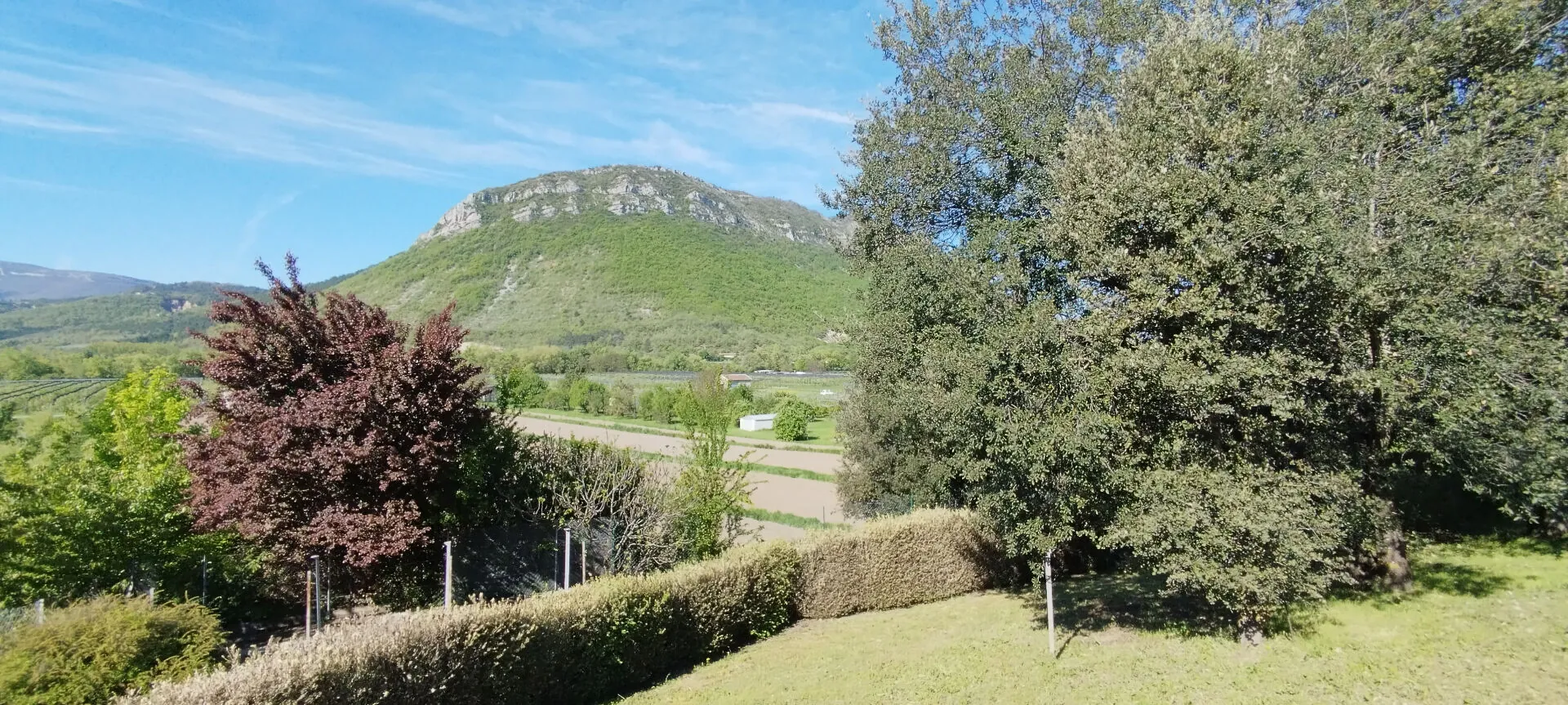 Maison 110 m² avec jardin à Laragne Monteglin - 3 chambres, sous-sol, véranda 