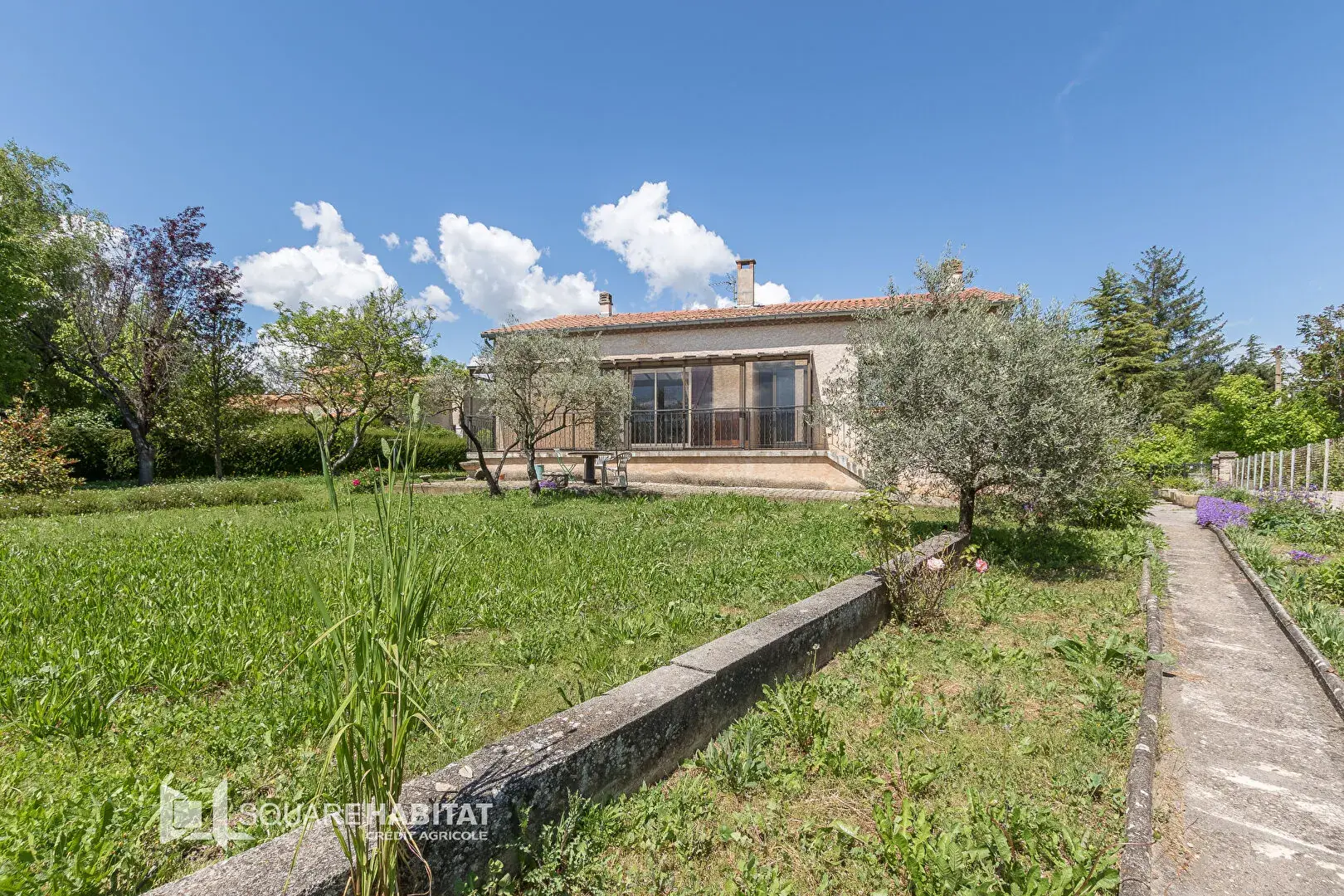 Maison 110 m² avec jardin à Laragne Monteglin - 3 chambres, sous-sol, véranda 