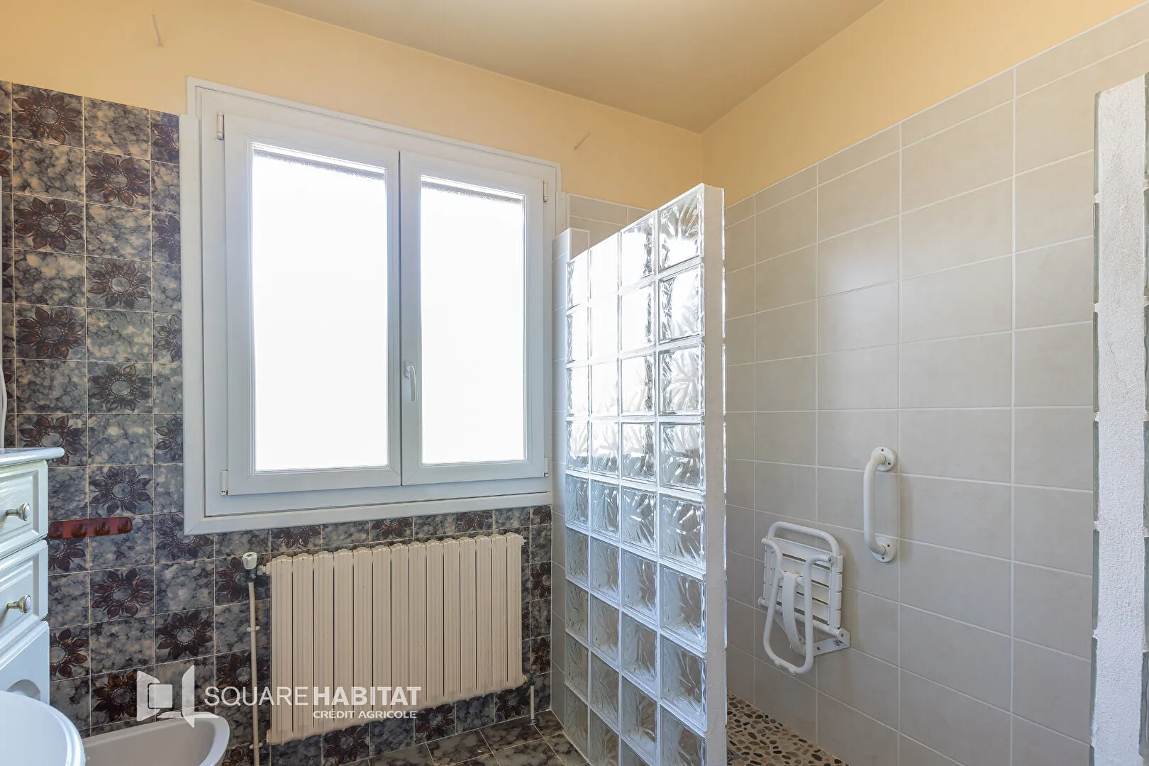 Maison 110 m² avec jardin à Laragne Monteglin - 3 chambres, sous-sol, véranda 