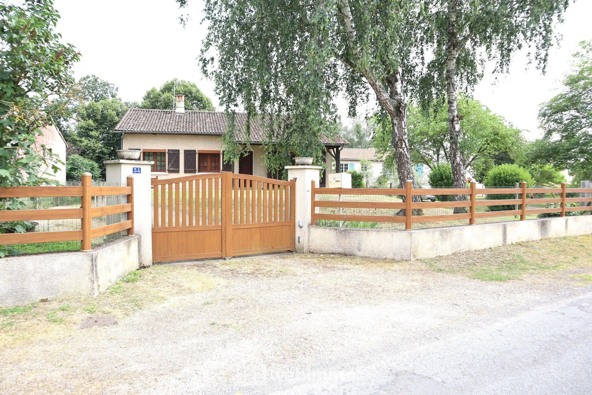 Maison plain-pied avec sous-sol à Bignoux sur terrain de 2187 m² 