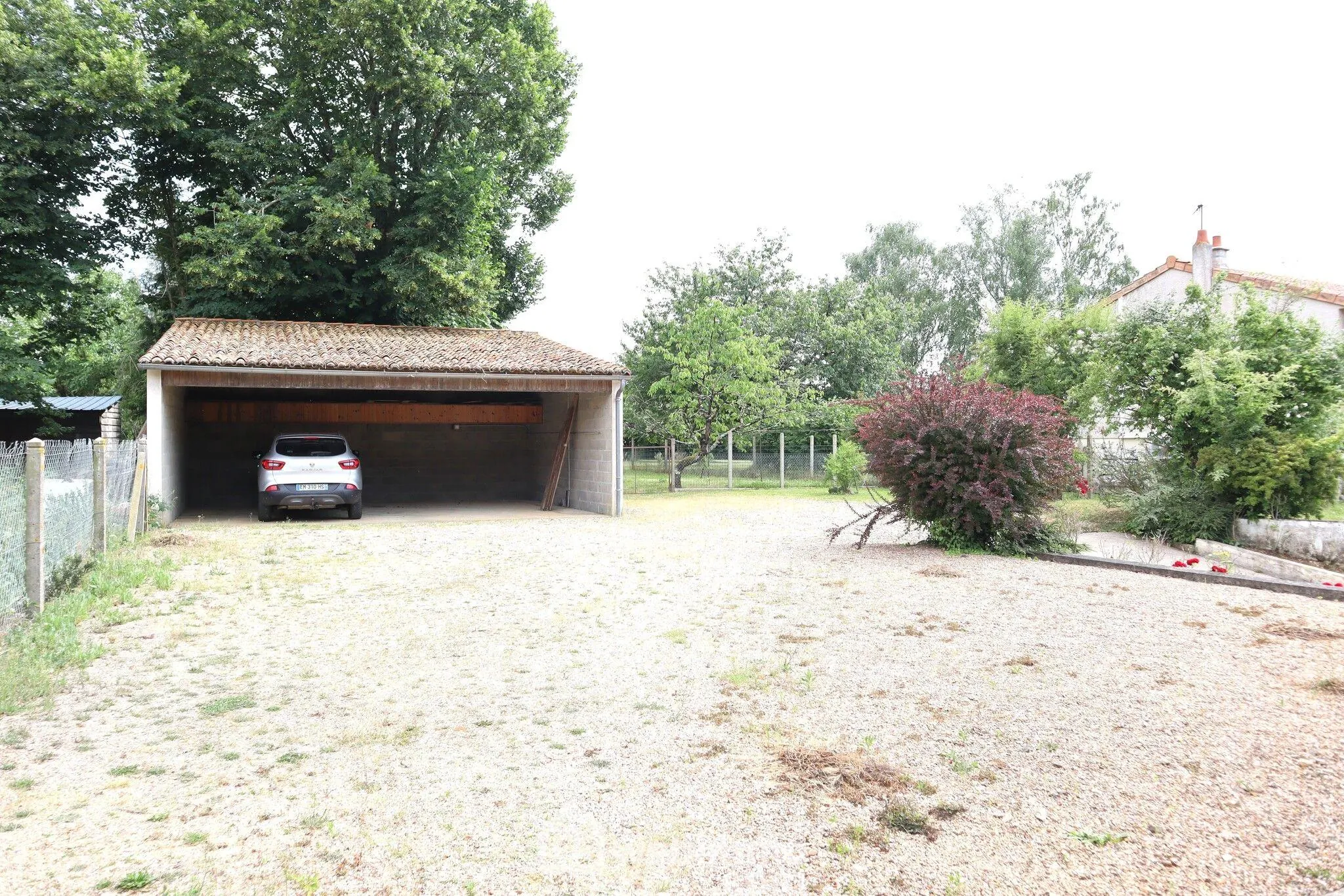 Maison plain-pied avec sous-sol à Bignoux sur terrain de 2187 m² 