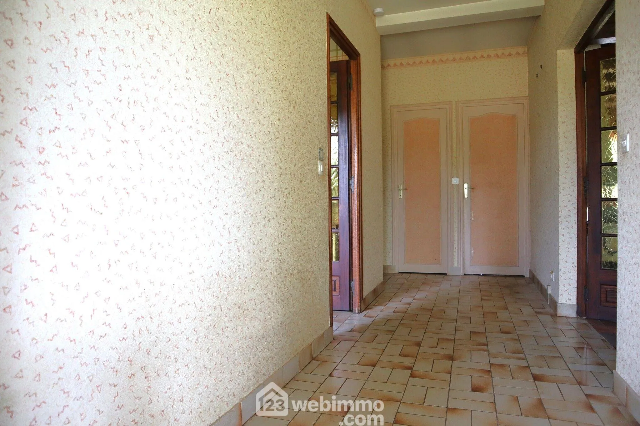 Maison plain-pied avec sous-sol à Bignoux sur terrain de 2187 m² 
