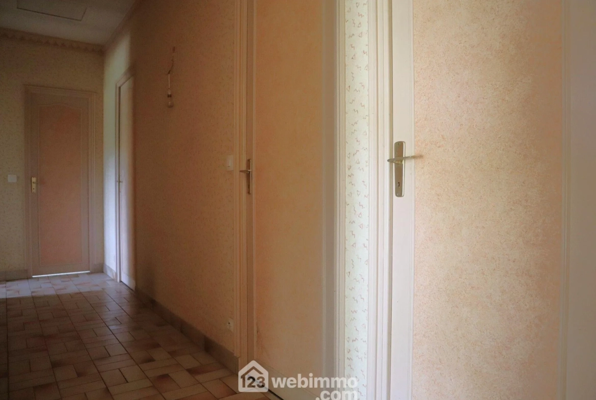 Maison plain-pied avec sous-sol à Bignoux sur terrain de 2187 m² 