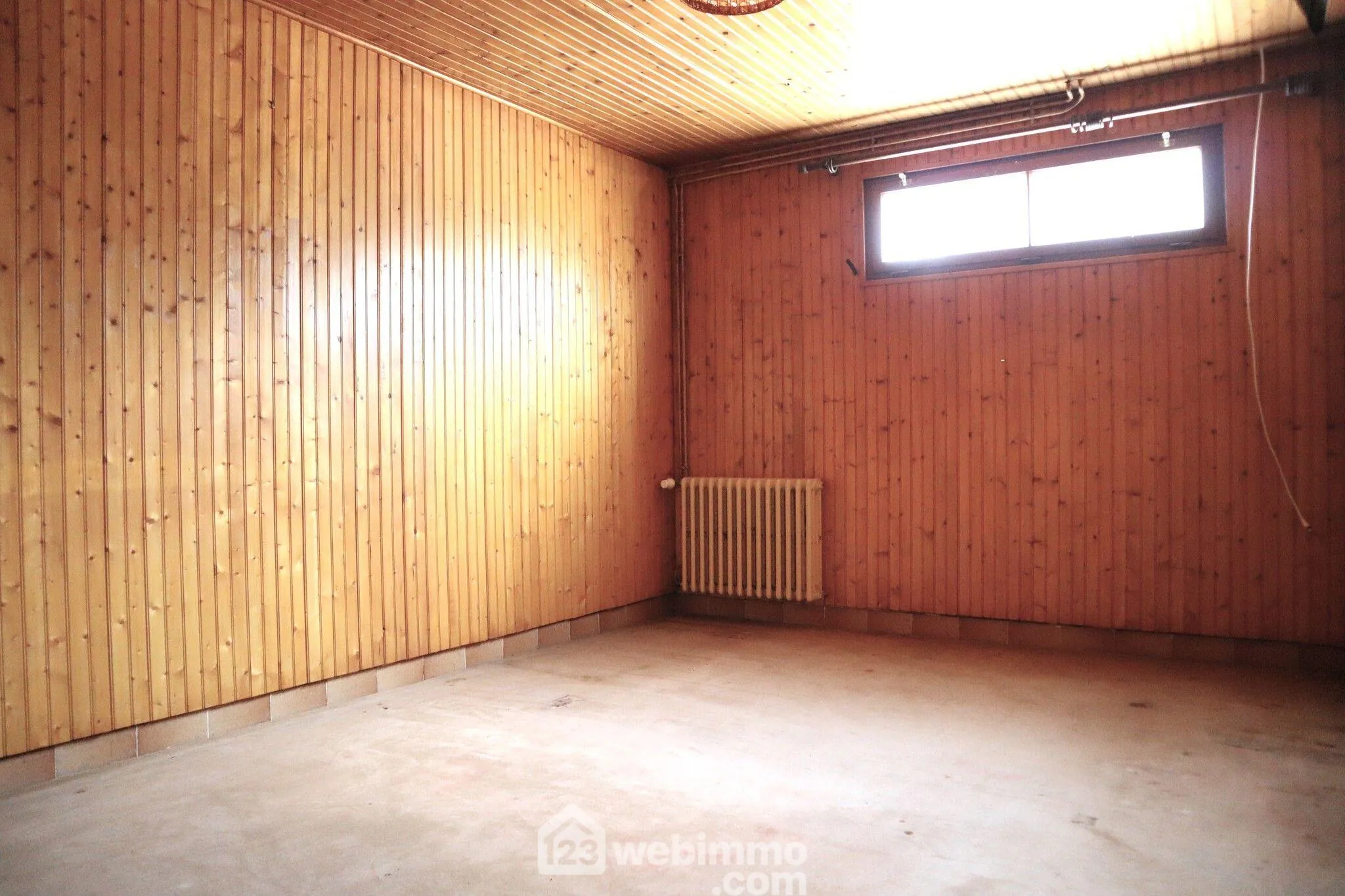 Maison plain-pied avec sous-sol à Bignoux sur terrain de 2187 m² 