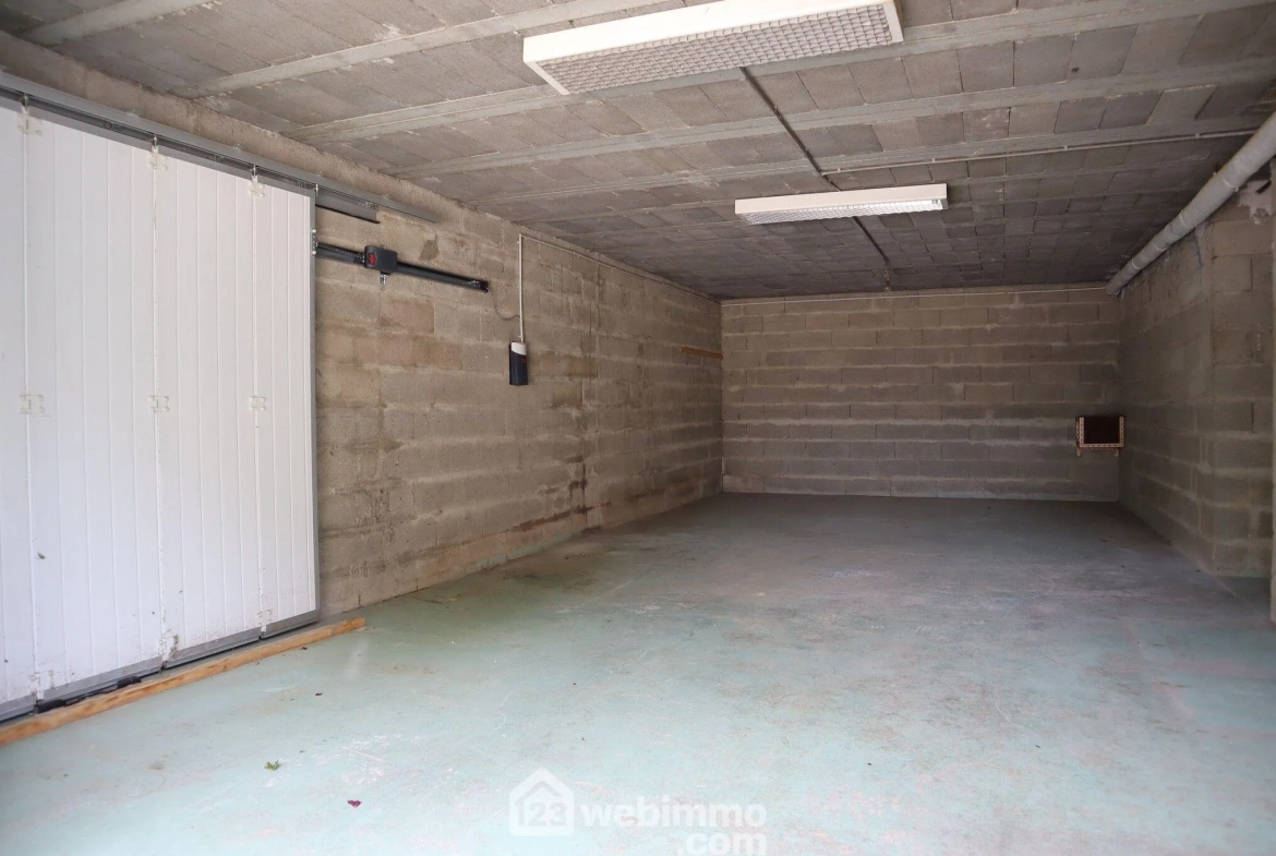 Maison plain-pied avec sous-sol à Bignoux sur terrain de 2187 m² 