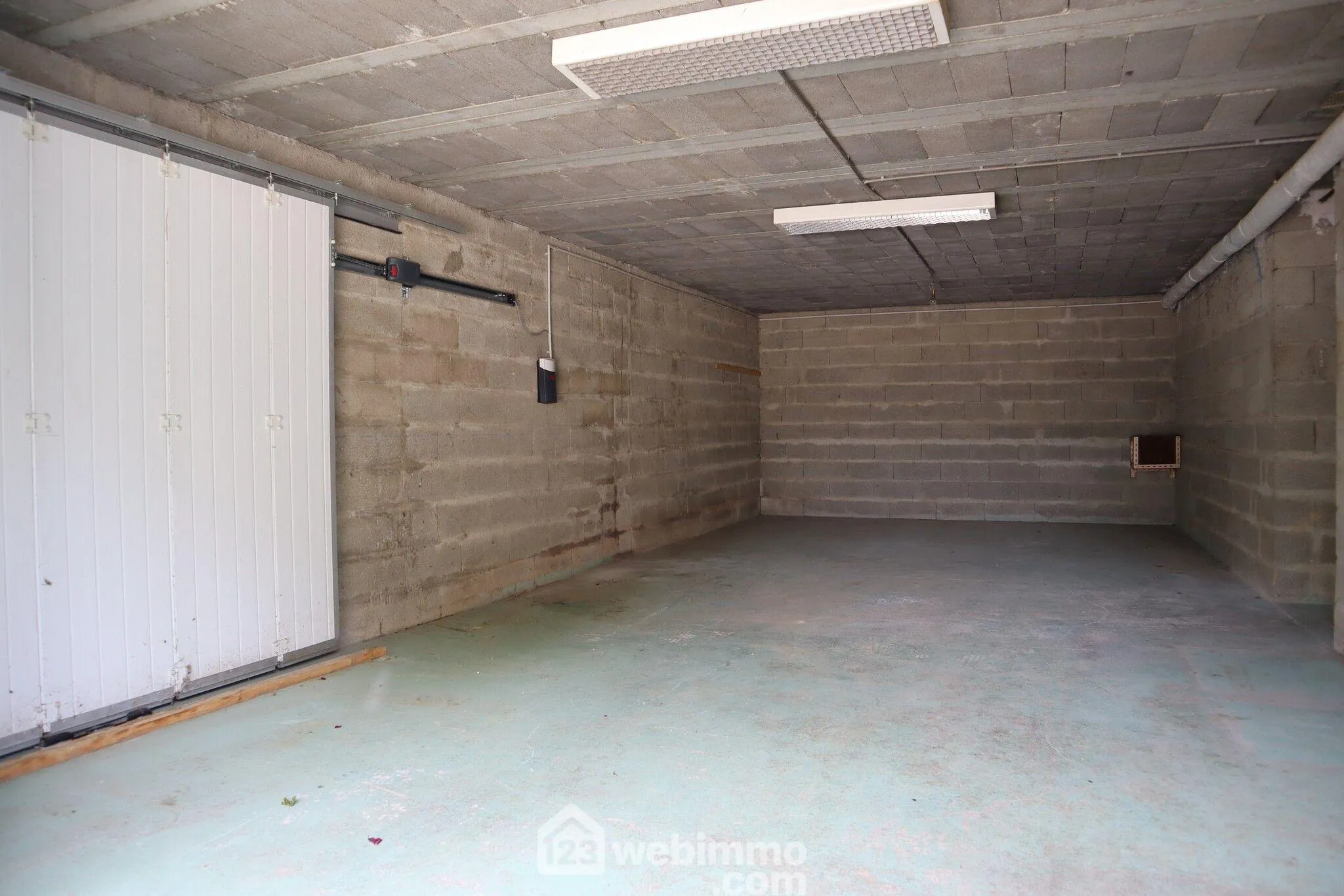 Maison plain-pied avec sous-sol à Bignoux sur terrain de 2187 m² 
