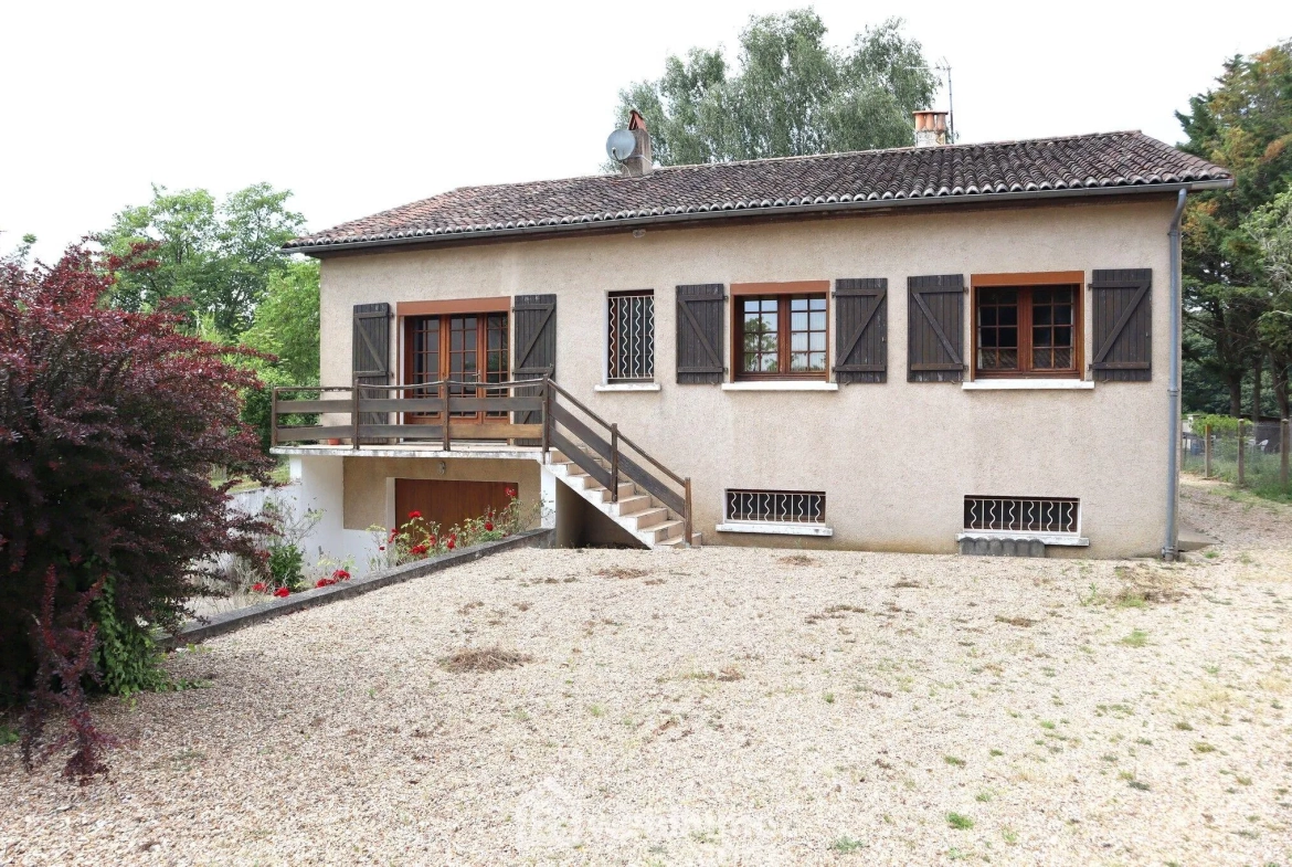 Maison plain-pied avec sous-sol à Bignoux sur terrain de 2187 m² 