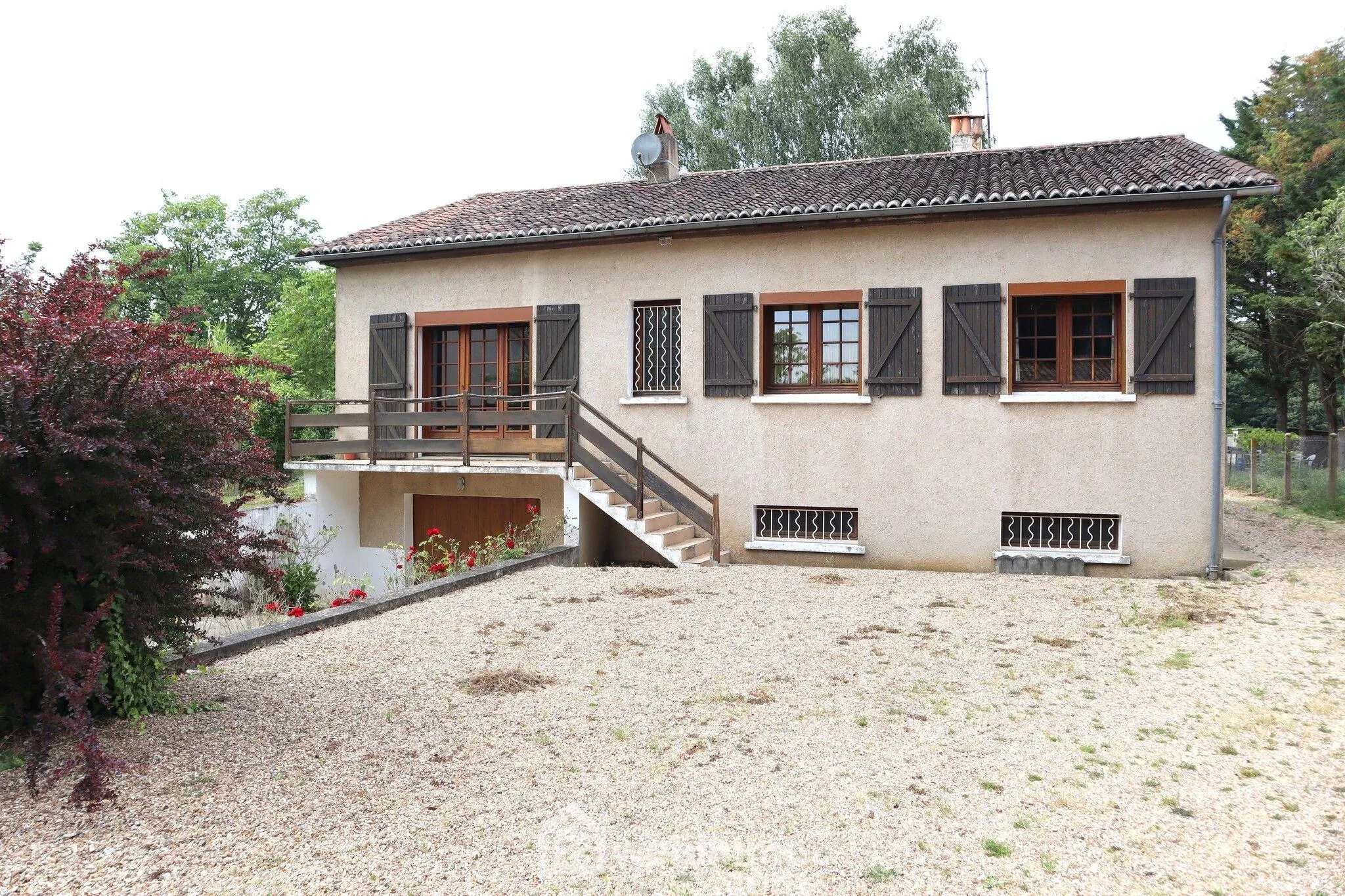 Maison plain-pied avec sous-sol à Bignoux sur terrain de 2187 m² 